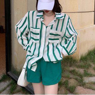 Striped Shirt / Plain Shorts