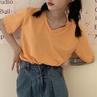 Elbow-sleeve T-shirt / V-neck T-shirt