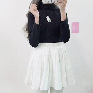 Rabbit Embroidered Mock-turtleneck Knit Top