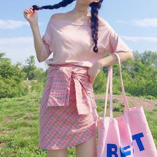 Set: Off-shoulder Short-sleeve T-shirt + Plaid Mini Skirt