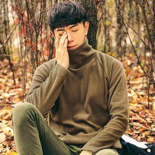 Turtle-neck Ribbed Brushed-fleece Top