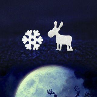 Asymmetrical Snowflake & Reindeer Ear Stud 1 Pair - White - One Size