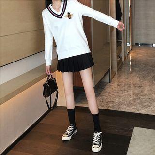 Bee Embroidered V-neck Sweater