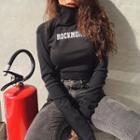 Long-sleeve Lettering Print Mock-neck Cropped T-shirt