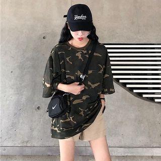 Camouflage Loose-fit Short-sleeve T-shirt / Plain High-waist Shorts