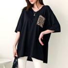 V-neck Leopard-pocket T-shirt