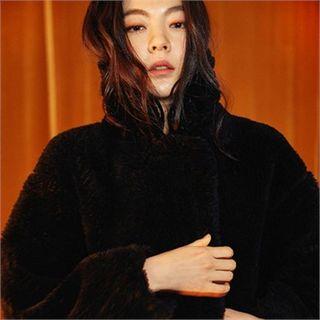 Lapelled Boxy-fit Faux-fur Coat