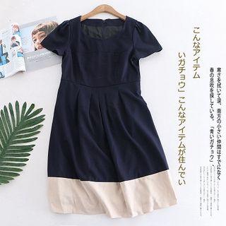 Short-sleeve Two-tone A-line Dress Navy Blue - 9