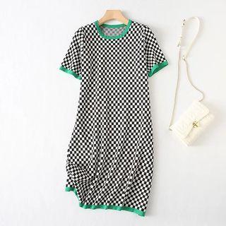 Short-sleeve Checkered Knit Dress Plaid - Black & White - One Size