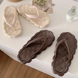 Scallop Trim Flip-flops
