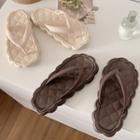 Scallop Trim Flip-flops