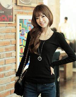 Scoopneck Long-sleeved T-shirt