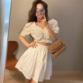 Short-sleeve Cropped Top / A-line Skirt