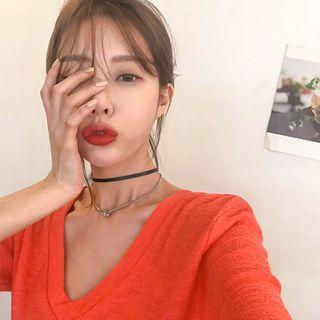 Plunge-neck Elbow-sleeve T-shirt