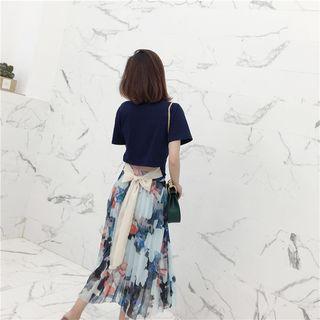 Cropped Tie Back Short Sleeve T-shirt / Printed Midi Skirt