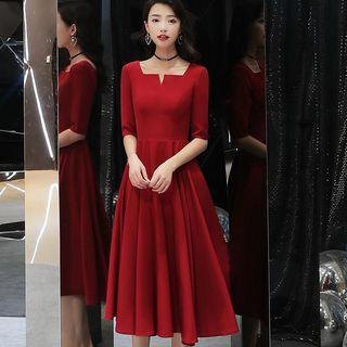 Elbow Sleeve V-neck Cocktail Dress