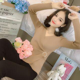 Buckled Detail V-neck Long-sleeve Knit Top