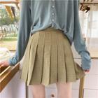 Loose-fit Cardigan / Check Pleated Skirt
