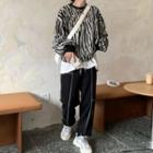 Zebra Pattern Pullover / Contrast-trim Sweatpants
