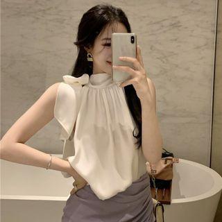 Details Tie-neckline Halter Top