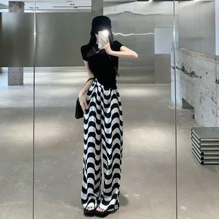 Short-sleeve Mesh Panel T-shirt / Patterned Wide Leg Pants