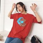 Short-sleeve Distressed Printed T-shirt Red - One Size