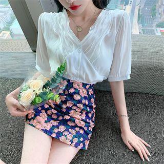 Short-sleeve Ruffled Buttoned Blouse