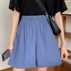Elbow-sleeve Slit T-shirt / Wide-leg Shorts