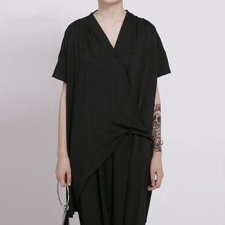 V-neck Short-sleeve Asymmetric T-shirt