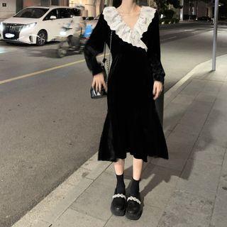 Long-sleeve V-neck Lace Velvet Dress Black - One Size