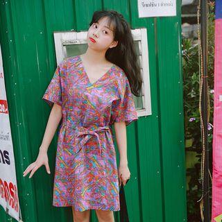 Printed V-neck Short-sleeve Shift Dress