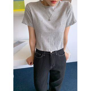 Keyhole-back Crop T-shirt