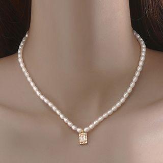 Rectangle Rhinestone Pendant Faux Pearl Necklace White & Gold - One Size