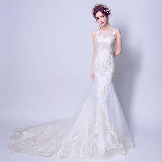 Sleeveless Long Train Embroidery Wedding Dress