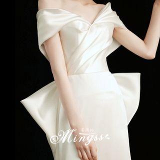 Off-shoulder Bow-back A-line Wedding Gown
