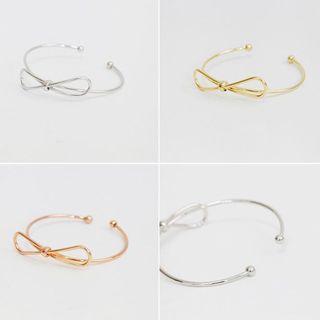 Bow Accent Bangle