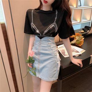 Short-sleeve T-shirt / Mini Fitted Denim Skirt