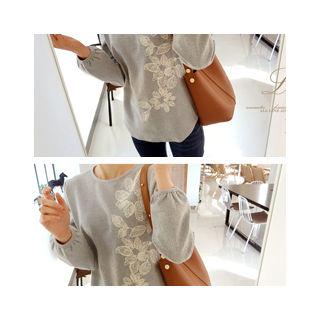 Crewneck Floral Appliqu  T-shirt