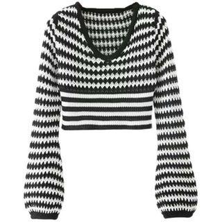 Striped Sweater W55 - Black & White - One Size