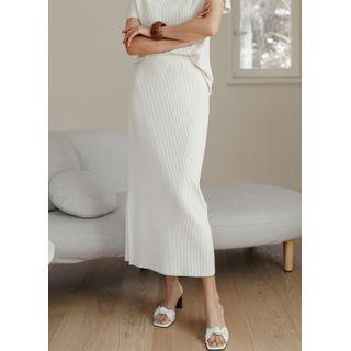 Slit-side Long Ribbed Skirt