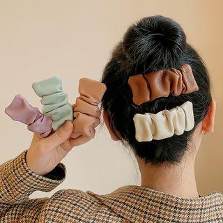 Plain Shirred Leather Hair Clip