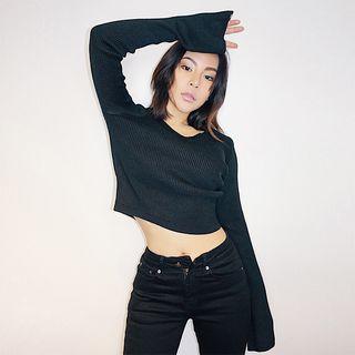 V-neck Cropped Long-sleeve Knit Top