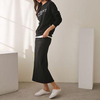 Set: Letter Print Layered-hem Sweatshirt + Maxi Skirt