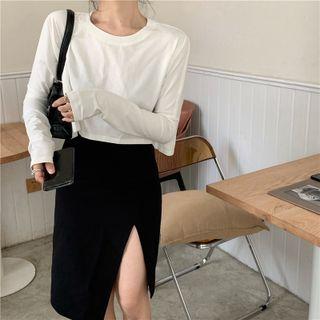 Long-sleeve T-shirt / Asymmetrical A-line Slit Skirt