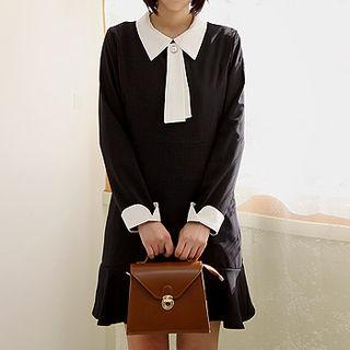 Contrast-collar Ruffle-hem Shirtdress
