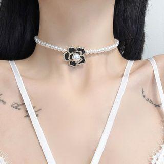 Flower Faux Pearl Choker White - One Size