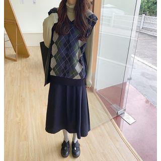 Pattern Printed Vest / Long-sleeve Mock Neck Plain Top / High-waist Plain Skirt