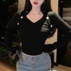 Long-sleeve V-neck Fitted T-shirt