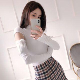 Turtle-neck Slit-sleeve Cropped Top