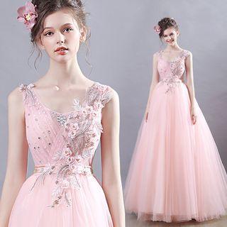 Sleeveless Flower Applique Prom Dress